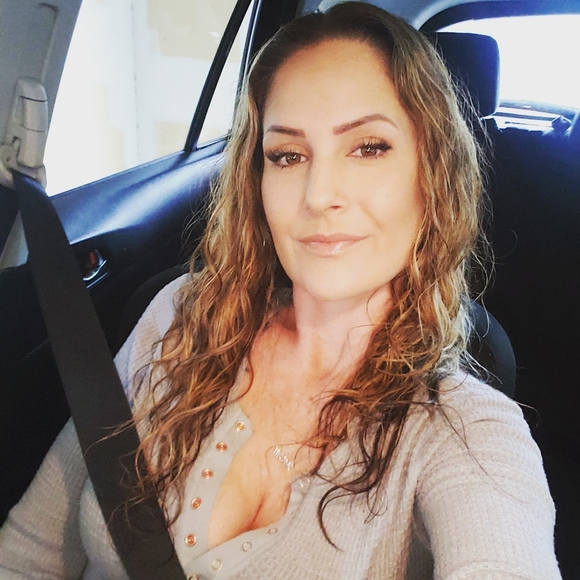 Meet your Posher, Lisa - Picture 2 of 2